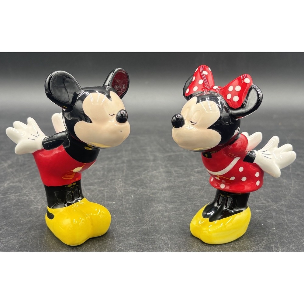 Mickey Mouse & Minnie Ceramic Salt & Pepper Shaker Kiss Set Disney Valentines